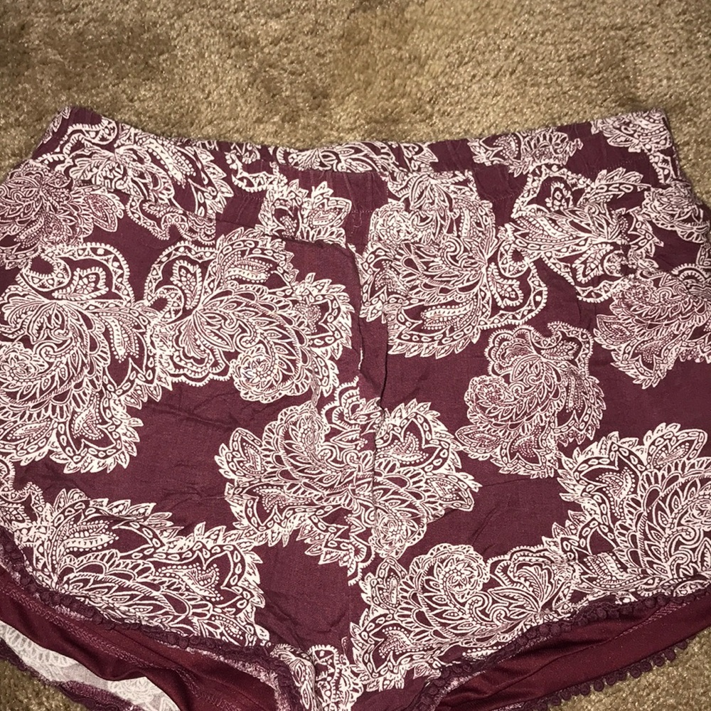 PAISLEY BURGUNDY FLOWY SHORTS